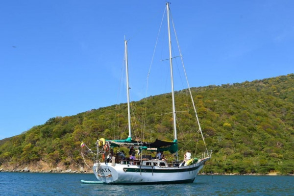 Velero Sonata en Santa Marta